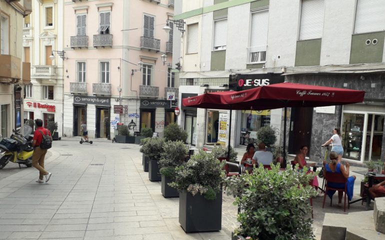 Cagliari sotto Ferragosto: bar, ristoranti e botteghe lavorano sino all’ultimo