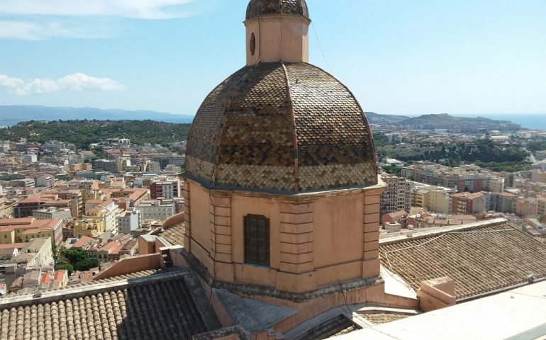 Torre campanaria, lo spettacolo dall’alto: panorama da sogno a 360 gradi