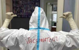 Un'infermiera del Santissima Trinità lancia un appello a vaccinarsi