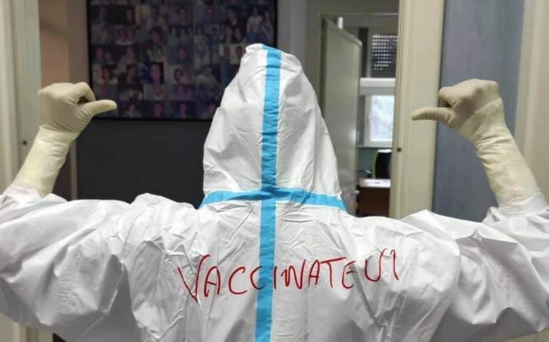 Un'infermiera del Santissima Trinità lancia un appello a vaccinarsi