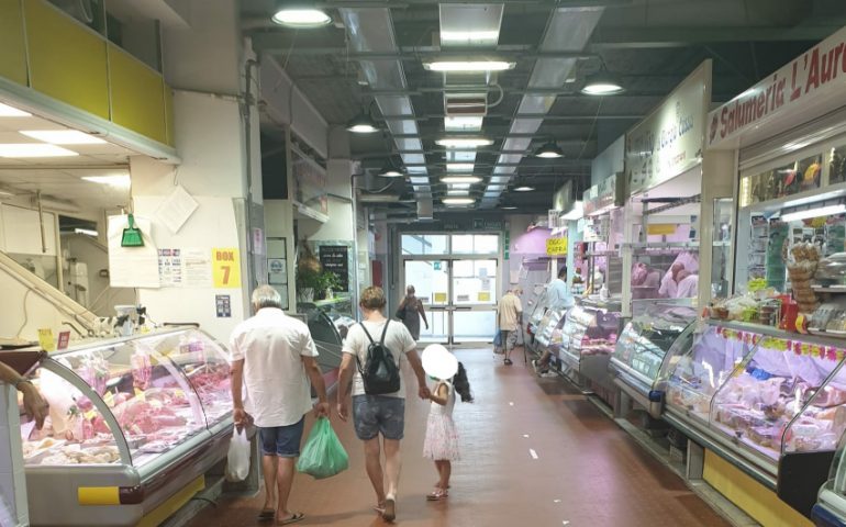 Cagliari, ruba 180 kg di carne al mercato di via Quirra: 44enne in manette