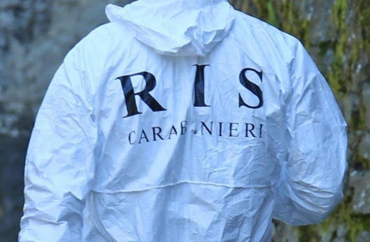 Un cadavere trovato in un cortile: è giallo a Bosa