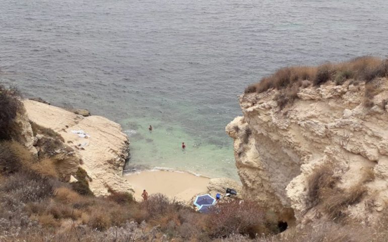 A Cagliari, quelle piccole spiagge nascoste in città: un’idea per un tuffo di fine agosto