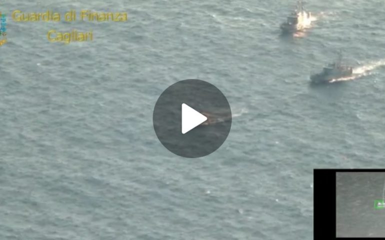 (VIDEO) 100 kg di droga a bordo di un veliero al largo della Sardegna: due uomini in manette