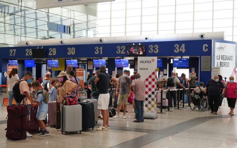 Sardegna, aeroporto Cagliari: boom di viaggiatori nel mese di agosto 2021