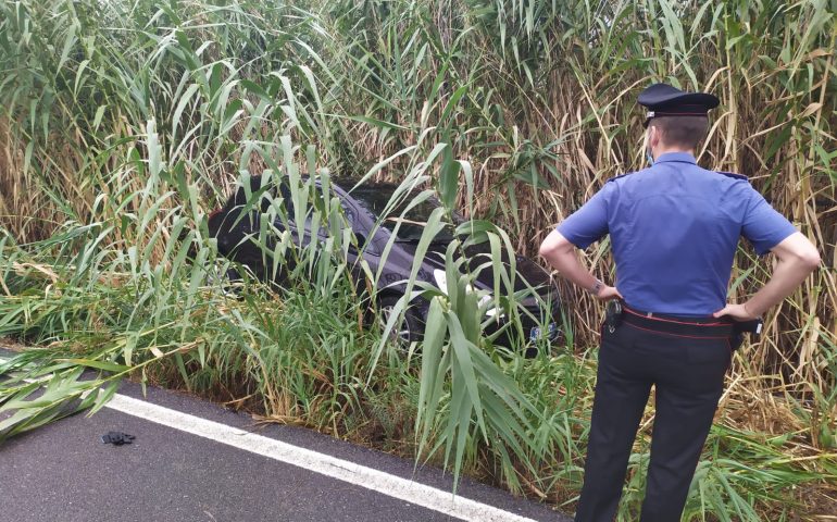 Selargius, rocambolesco inseguimento di un’auto rubata: due ragazzi in manette