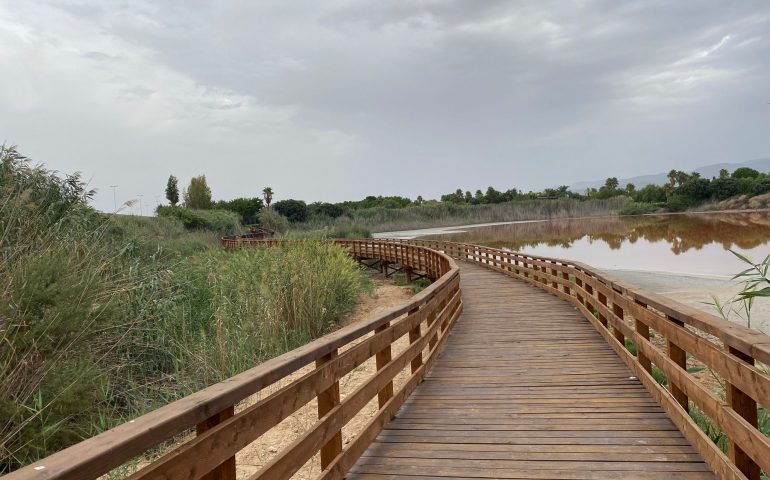 Cagliari, riapre il ponte in legno del Parco di Terramaini danneggiato dall’incendio del 2016