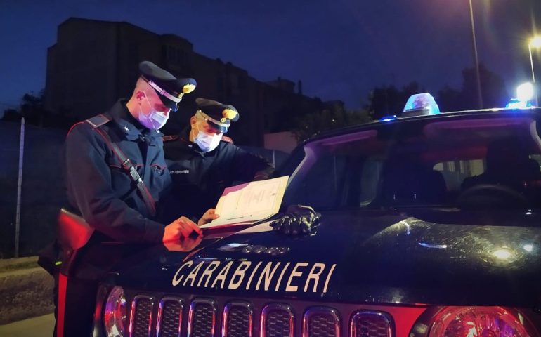 Cagliari, ennesima violenza sulle donne: ferisce la moglie a colpi di bottiglia