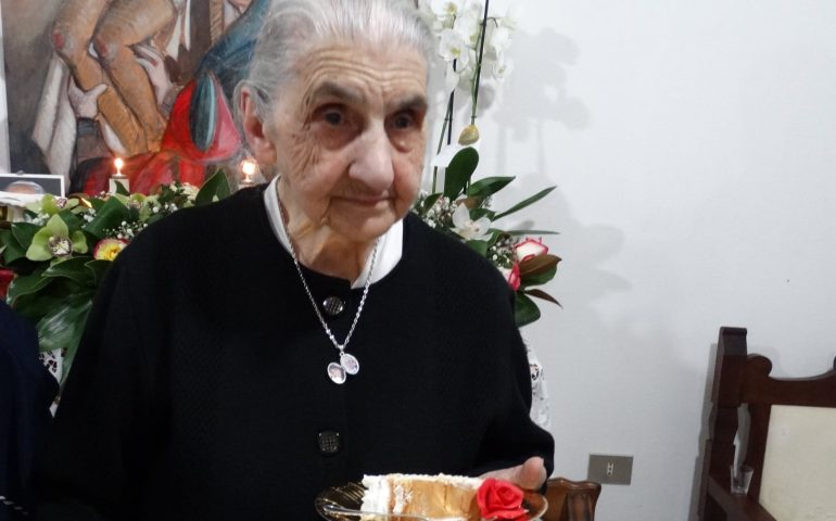 Un compleanno dietro all’altro per le centenarie sarde: auguri anche a Tzia Pietrina di Silanus