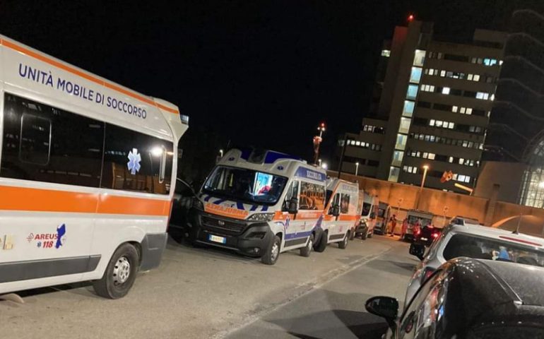 Giornata di super lavoro al Ps del Brotzu: oltre 150 accessi in 24 ore e code di ambulanze nella notte