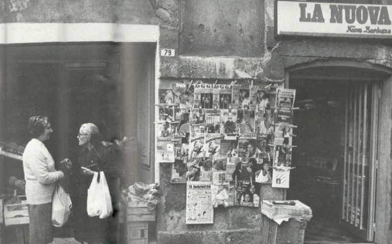 La Cagliari che non c’è più. L’edicola in via Lamarmora: quando in Castello giornali e riviste erano sotto casa