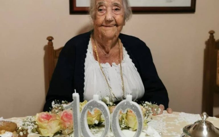 Ogliastra ancora campionessa di longevità. Tortolì festeggia i 100 anni di Mariuccia Demurtas