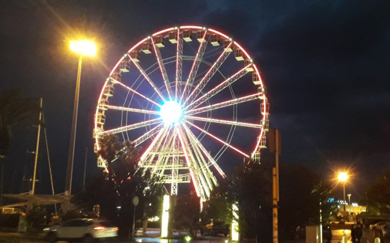 Ultimi giri sino a mezzanotte, poi la ruota panoramica saluta Cagliari