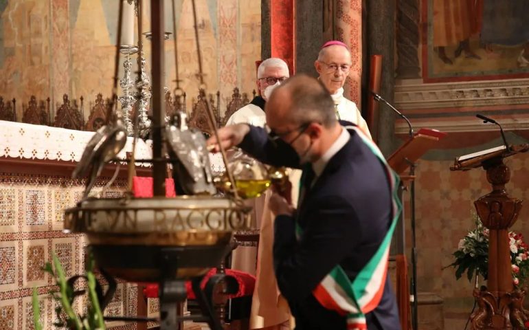 (FOTO) Dalla Sardegna l’olio per la lampada di San Francesco: al sindaco Truzzu l’onore di accenderla