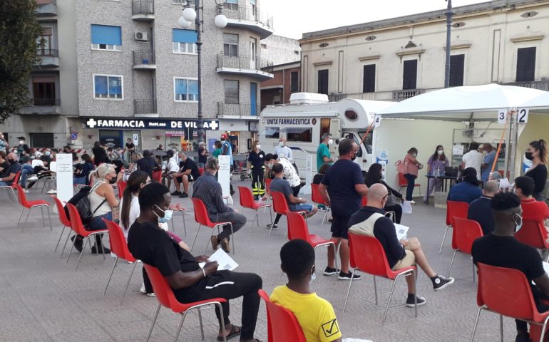 (FOTO E VIDEO) A Quartu è Open Day & Night: tante persone in fila per il vaccino senza prenotazione