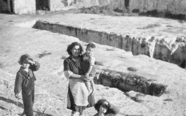 Lo Sapevate? Per diverso tempo l’Anfiteatro Romano di Cagliari è stato occupato dagli sfollati