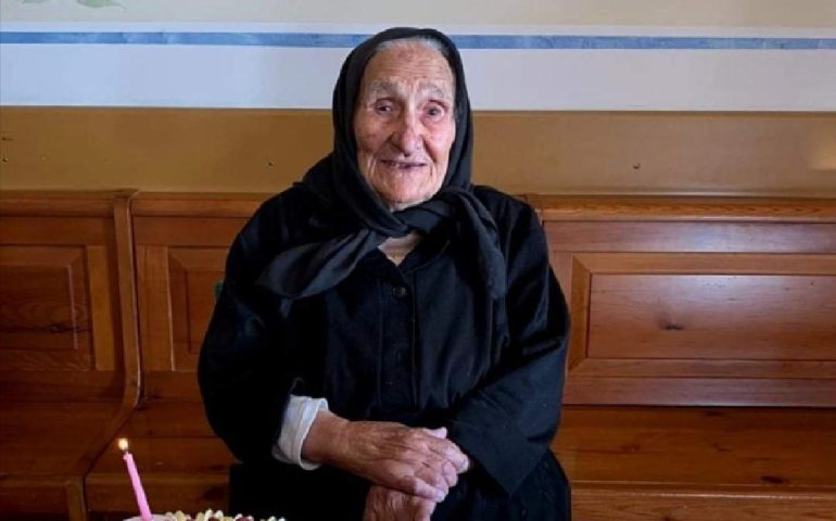 Sardegna terra di longevità, “tzia” Grazia Zucca di Samugheo festeggia 100 anni