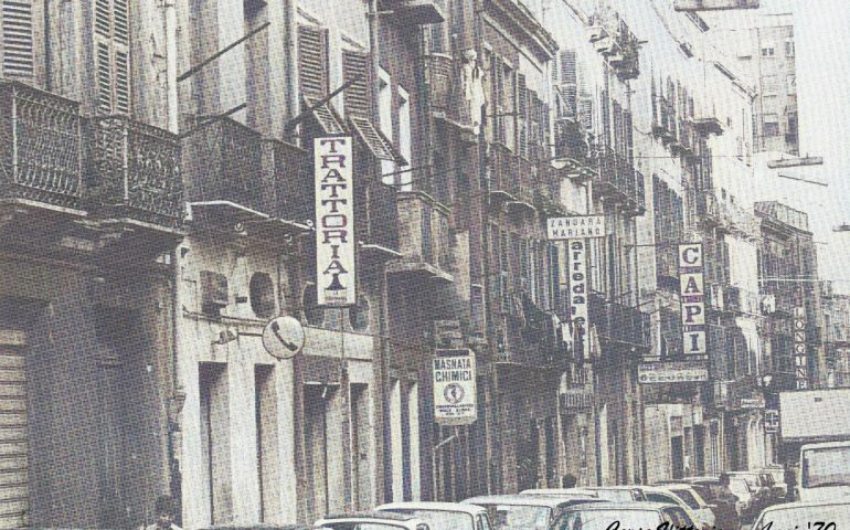 Traffico, auto parcheggiate e tante attività: a Cagliari il Corso negli anni ’70 senza la movida
