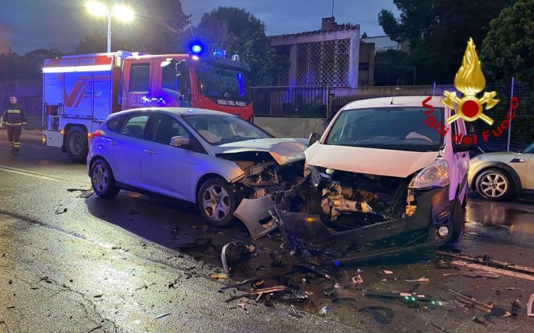 Quartu, schianto fra due auto all’alba al Margine rosso: due persone ferite