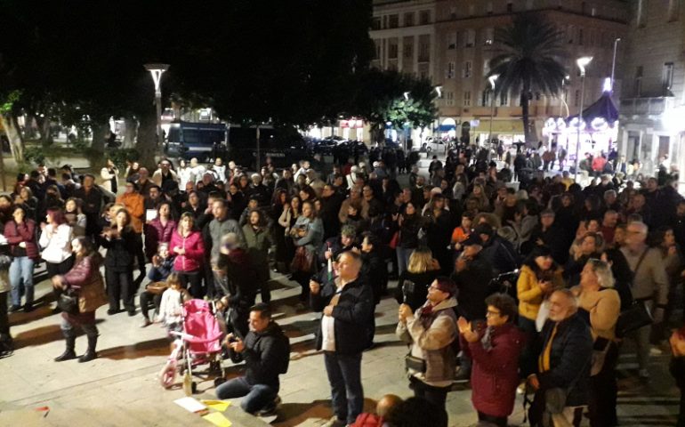“No green pass”, ancora manifestazione ieri a Cagliari in piazza Garibaldi: senza corteo e fiaccolata