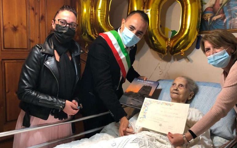 Sardegna, “tzia” Anna Piras di Bari Sardo festeggia i 100 anni