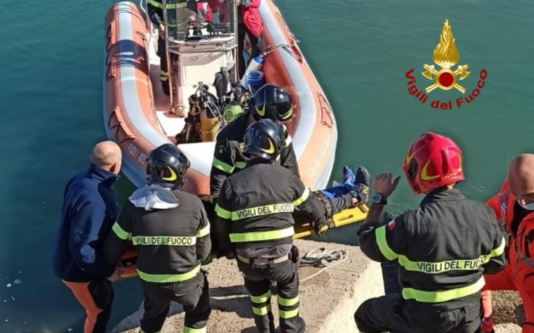 Cagliari, un uomo cade tra gli scogli a Giorgino: il soccorso dei Vigili del fuoco
