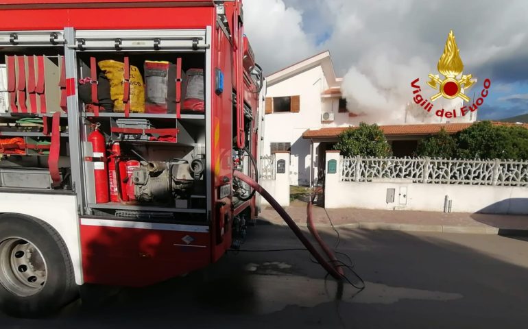 Sardegna, incendio all’interno di un’abitazione: intervengono i vigili del fuoco per domare le fiamme