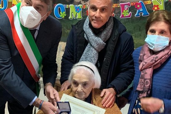 Cagliari festeggia una nuova centenaria: auguri a Tzia Giuseppa Manca