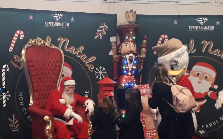 Alla Fiera è già Natale, “elfi” e animatori animano i padiglioni: ed è festa per grandi e piccini