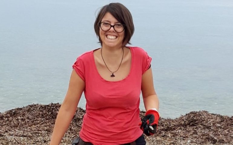 Natale al lavoro per l’ambiente: continua il viaggio di Carola in Europa per pulire coste e spiagge dai rifiuti