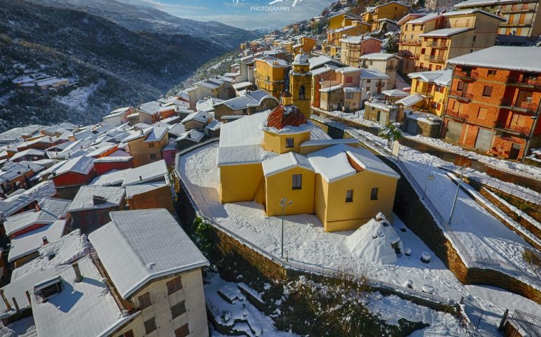 (FOTO) Desulo sotto la neve sembra un Presepe alpino: le bellissime foto di Alberto Zilaghe