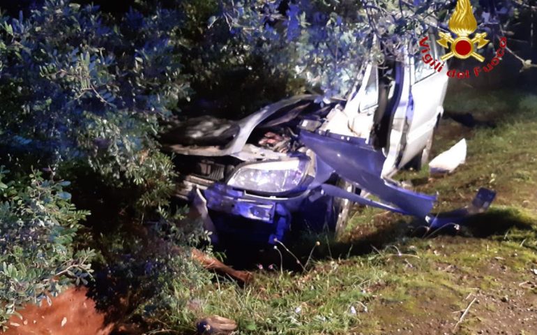 Sardegna, terribile incidente: auto si scontra con un cavallo, gravi due persone, deceduto l’animale