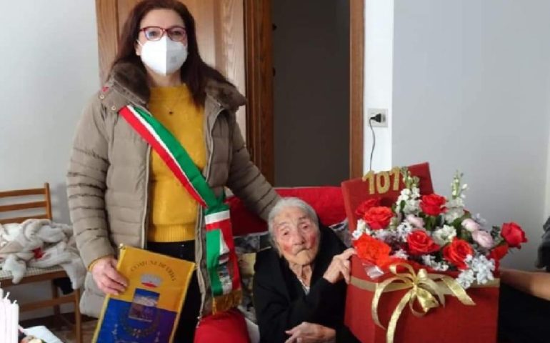 (FOTO) Sardegna terra di longevità. Tzia Luisa Tangianu di Triei festeggia i 101 anni