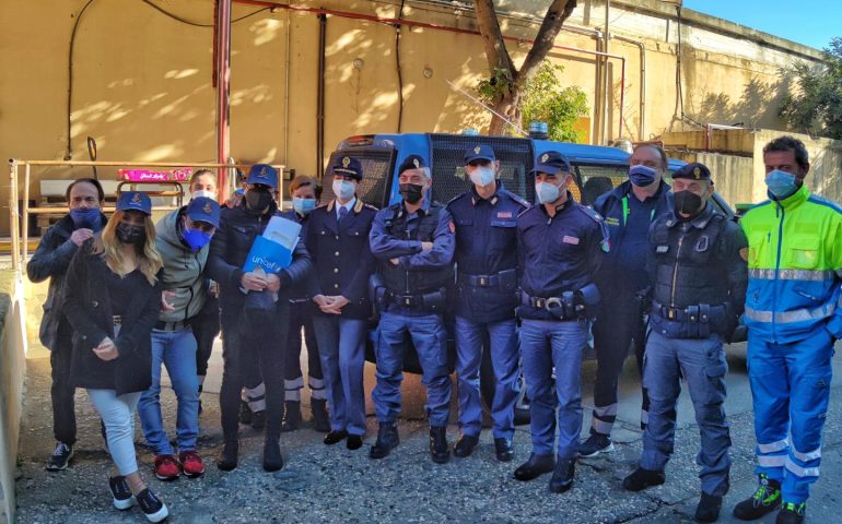 (FOTO) 25esimo miracolo di Natale a Cagliari: la Polizia pronta per la consegna dei beni raccolti