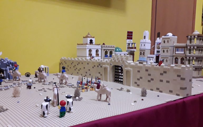 (FOTO) Maurizio Lampis stupisce ancora per Natale: ecco il presepe fatto di mattoncini Lego