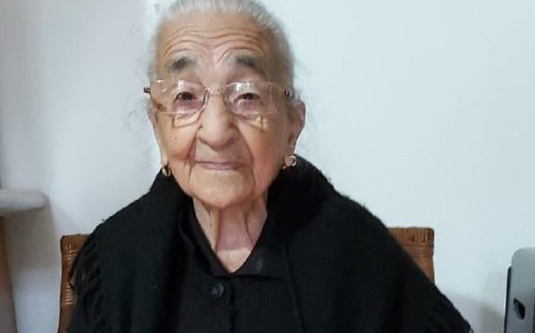 Sardegna terra di longevità: zia Laurina da Tuili compie 104 anni