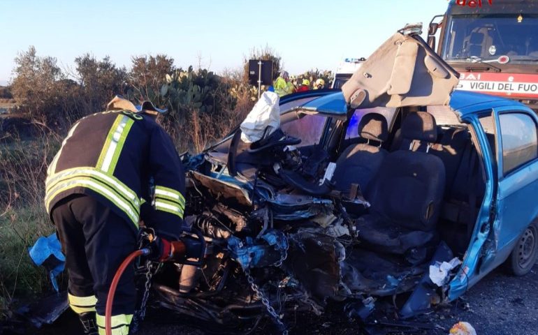 Ancora sangue sulle strade sarde: un morto e un ferito incastrato nelle lamiere