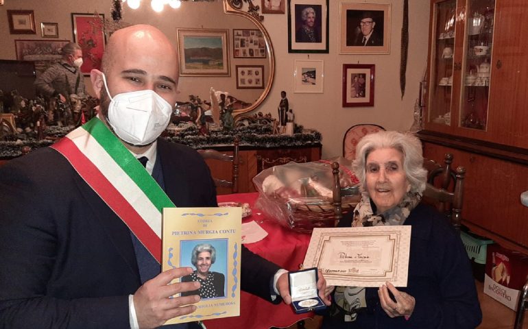 Sardegna terra di longevità. Cagliari in festa per i 100 anni della signora Pietrina Murgia