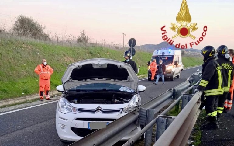 Monastir, scontro tra auto: un uomo estratto dalle lamiere