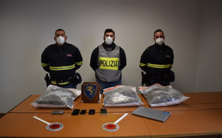 Cagliari, trovati più di 8 chili di marijuana durante un controllo. Arrestati 2 giovani