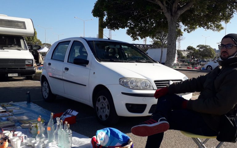 Sant’Elia, mercatino “Cuore” anticipato al sabato: poca gente e spazi vuoti