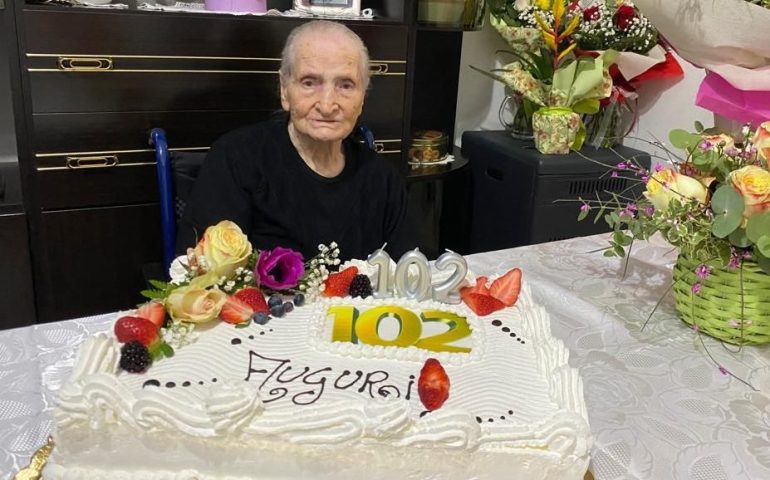 Sardegna, tzia Maria Brundu di Perdasdefogu festeggia 102 anni