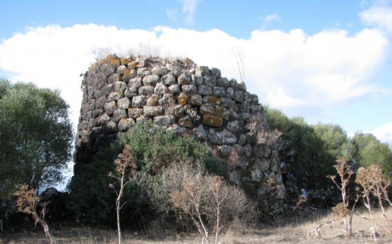 Leggende di Sardegna, la principessa triste del nuraghe Thalasai: quando l’amore vince la morte