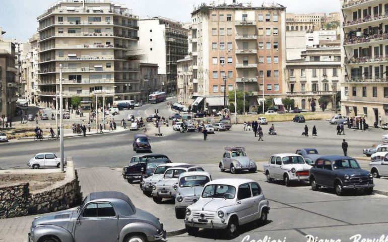 La Cagliari che non c’è più. Piazza Repubblica negli anni ’60: “Topolino” e “Seicento” in bella vista