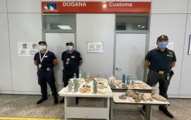 130 kg di sabbia e migliaia di conchiglie sequestrati ai turisti negli aeroporti della Sardegna