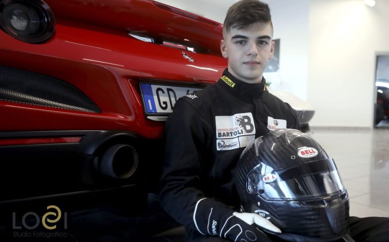 Lorenzo Cossu, 17enne cagliaritano, è il primo e più giovane pilota al Campionato GT