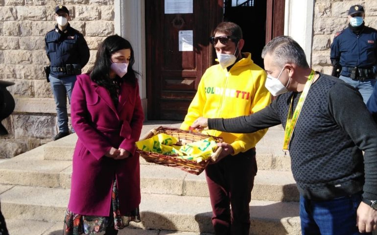 Caro prezzi, gli allevatori di Arborea seguono l’esempio di Arzu: consegnate le chiavi delle aziende al sindaco