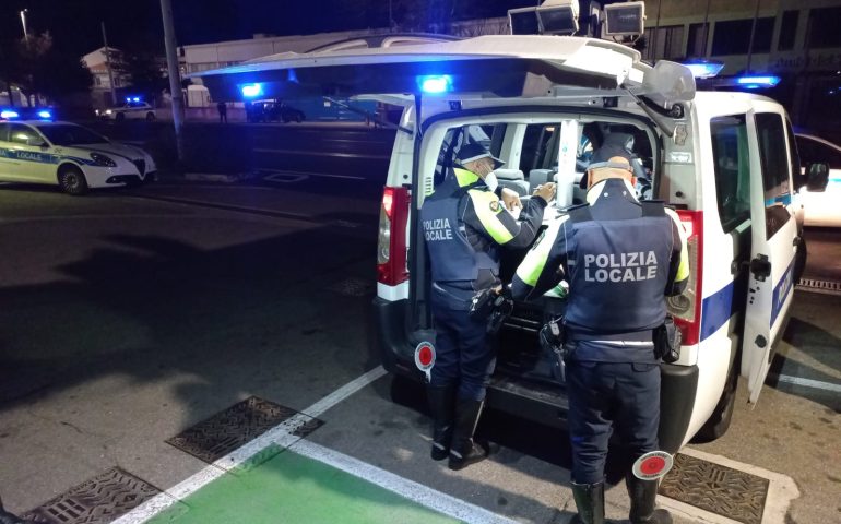 Cagliari, ubriaco alla guida della sua auto va contromano in viale Marconi: patente ritirata