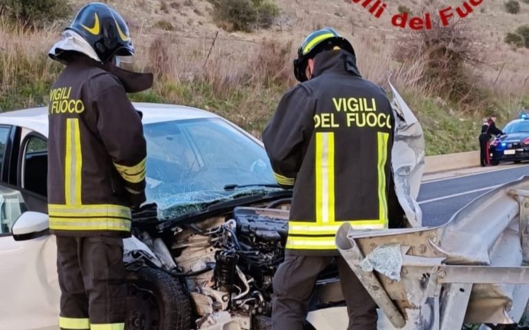 Sardegna, violento incidente stradale: due persone ferite