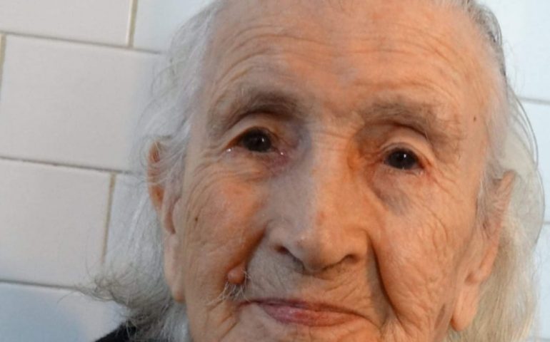 Sardegna terra di longevità. Tzia Emma Soru di Terralba festeggia i suoi primi 100 anni